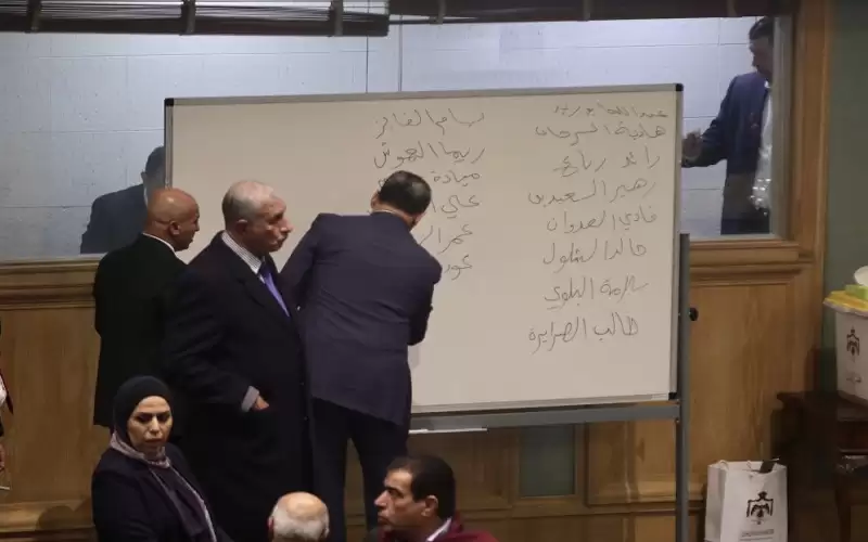 انتخاب رؤساء ومقرري 9 لجان نيابية