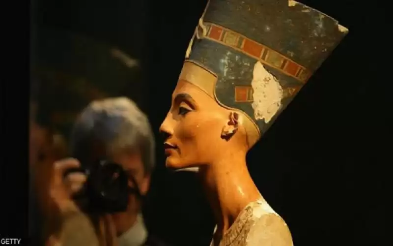أبرزها رأس نفرتيتي .. حملات مصرية