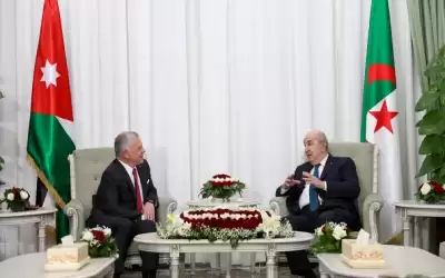 الملك والرئيس الجزائري يعقدان مباحثات في
