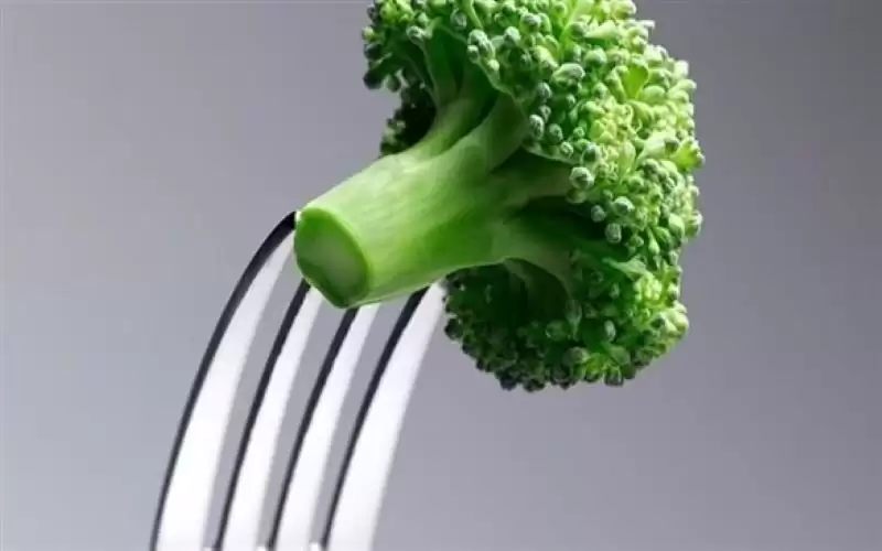 تحذير من تناول البروكلي والتوت.. يحتضن