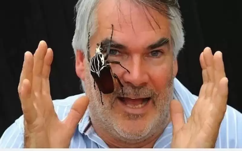 يفتتح حديقة حيوان للحشرات على مدى