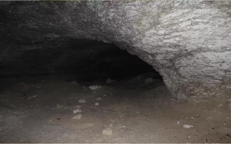 السجن لـ 5 أردنيين باعوا مغارة