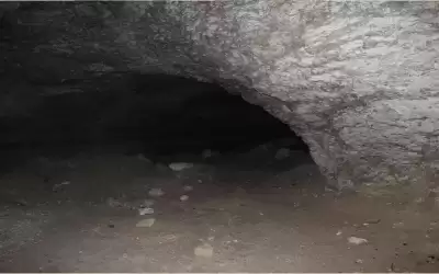 السجن لـ 5 أردنيين باعوا مغارة