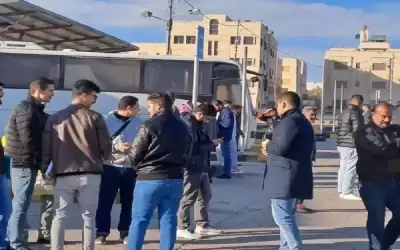 حافلات في مجمع الجنوب تنضم للإضراب