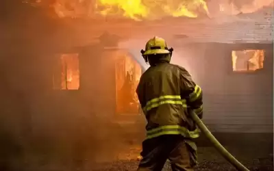 إصابة شخصين إثر حريق منزل في