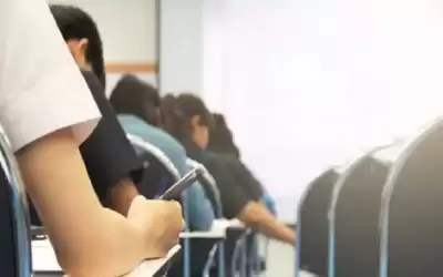 طلاب امتحان الشامل يقدمون الورقة الثانية