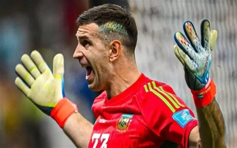 اتهام خطير من حارس الأرجنتين لحكم