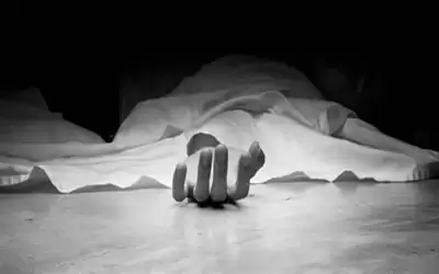 جريمة بشعة.. مصري يذبح والدته بسكين