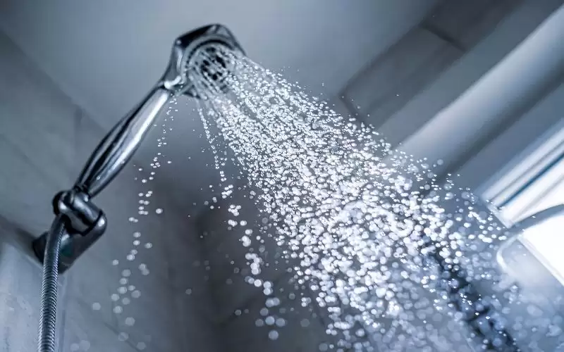 ماذا يحدث لجسمك عند الاستحمام بالماء