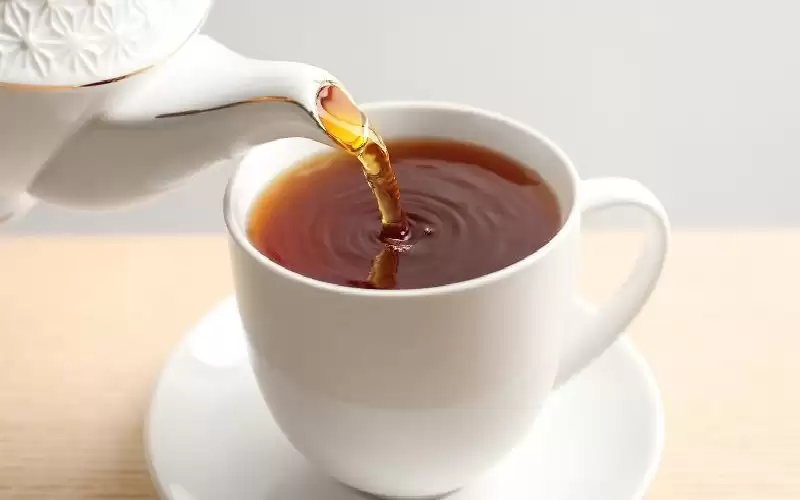 ماذا يحدث عند شرب الشاي على