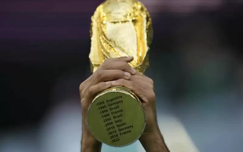 4 كبار بنصف النهائي .. من