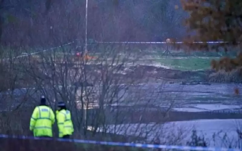 بحيرة من الجليد تبتلع 3 أطفال