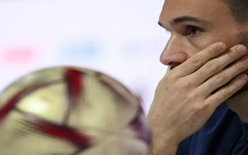 حارس منتخب فرنسا: الأجواء الجماهيرية ستكون