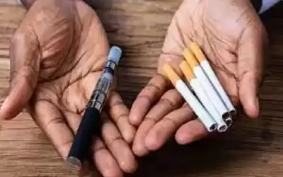 التدخين التقليدي والإلكتروني خطر على اللثة