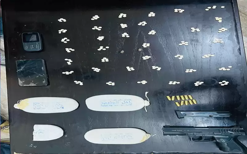 القبض على تجار ومروجين للمخدرات في