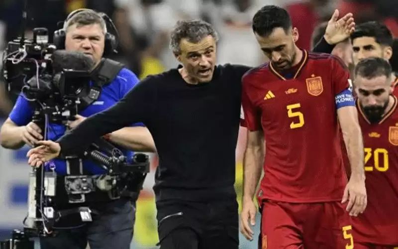 الإسباني سيرجيو بوسكيتس يعلن اعتزاله اللعب