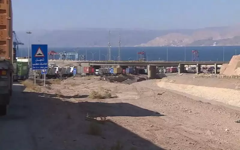 سلطة العقبة: تحميل نحو 1100 حاوية