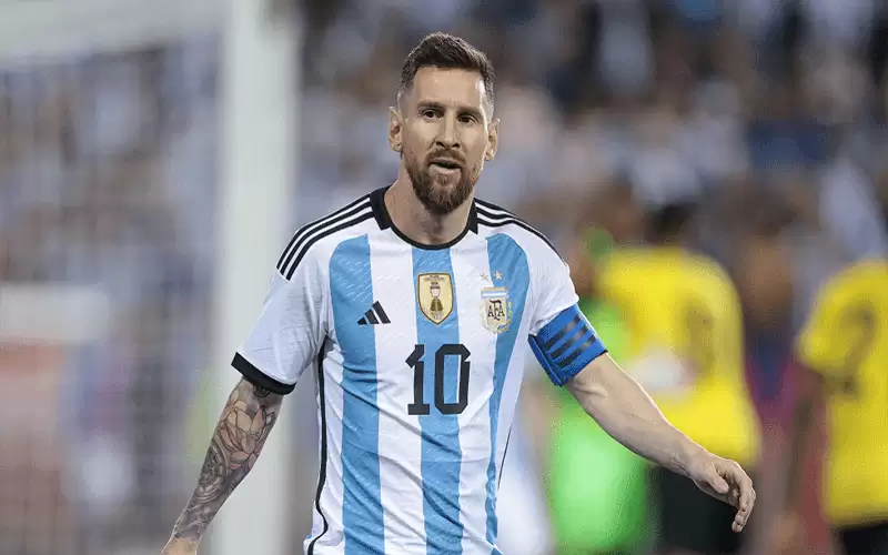 ميسي يعادل إنجاز بيليه في كأس