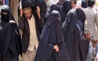 الحوثيين: يمنع تنقل النساء إلا بوجود