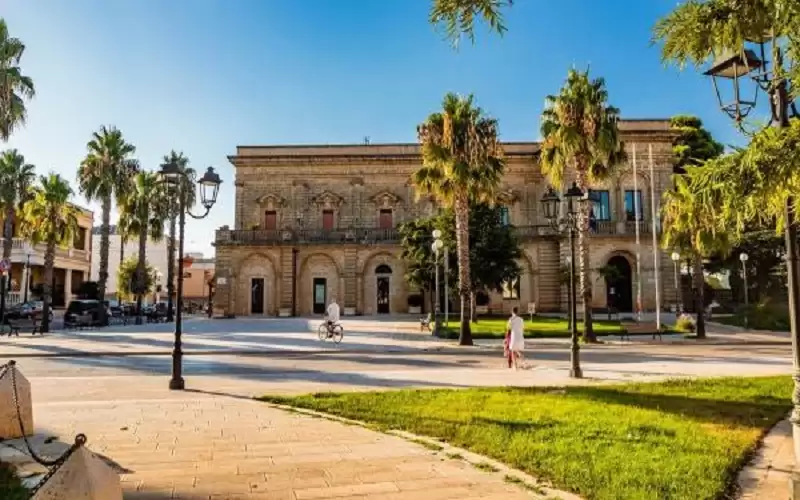 بلدة خلابة تدفع 30 ألف دولار