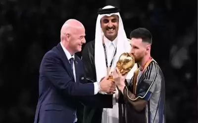 رئيس الـفيفا يتغنى بميسي بعد الفوز
