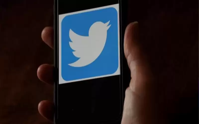 إيلون ماسك يستقيل من إدارة موقع