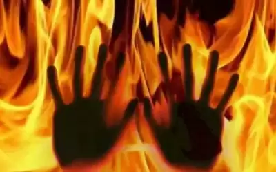 صديق الأم عذب أطفالها وحرقهم ..