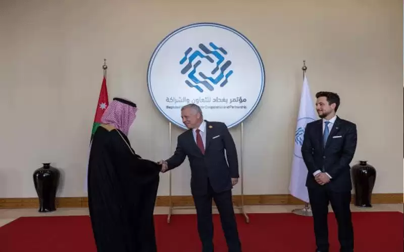 الملك يلتقي وزير الخارجية السعودي