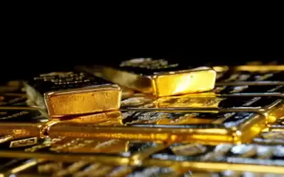 الذهب يتراجع مع استعادة الدولار لبعض