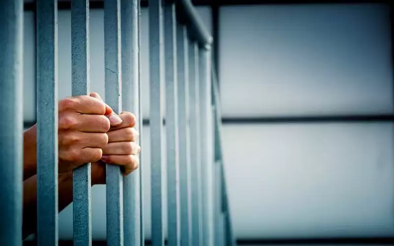 محافظ مادبا يبتز (الذيبانيين) للإفراج عن