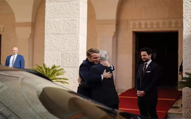 ماكرون: الأردن يلعب دورا رئيسا بالشرق
