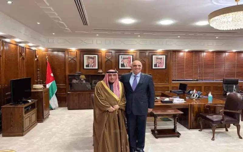 الخصاونة يبحث مع السفير الكويتي العلاقات