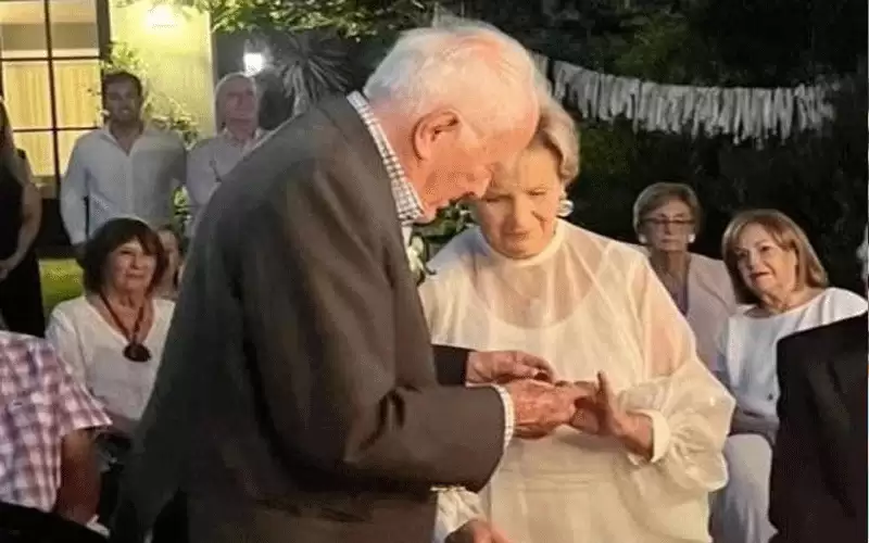 تتزوج حبيبها بعد انفصالهما 60 عاما