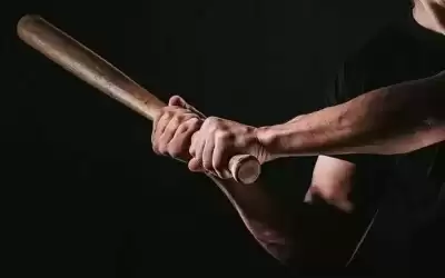 توقيف أربعيني ضرب زوجته بـقنوة حتى