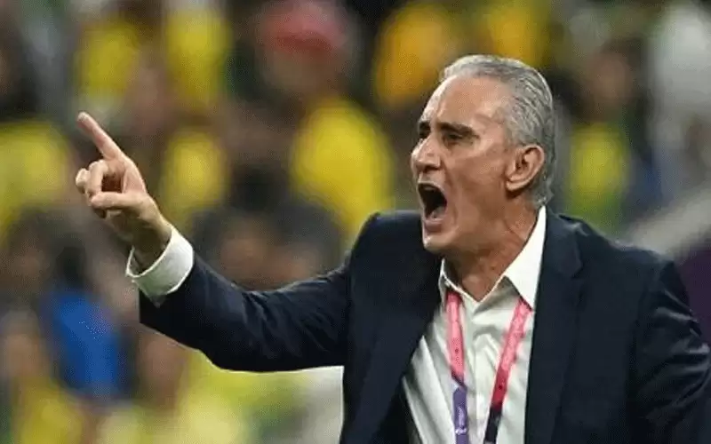 لص يشد أذني مدرب البرازيل السابق