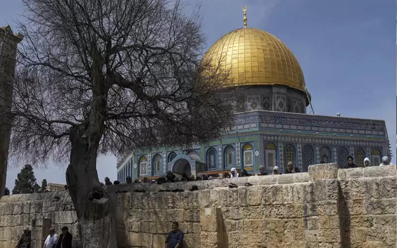 الاحتلال يفرض قيودا على دخول المصلين