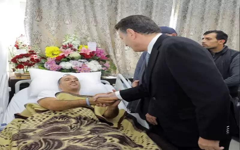 الفايز والصفدي يطمئنان على مصابي الأمن