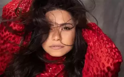 استقواء المشاهير بالجماهير.. . استغلال للشعبية