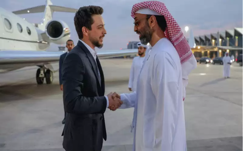 ولي العهد يصل أبوظبي