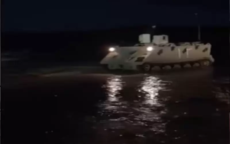 الجيش ينقذ 13 شخصا حاصرتهم الأمطار