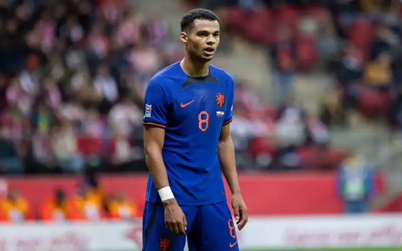 ليفربول يفوز بسباق ضم المهاجم الهولندي