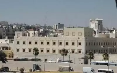 السفارة الأمريكية ترفع حظر التنقل عن