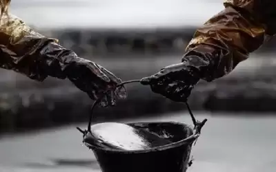 النفط يتراجع وخام برنت دون 84