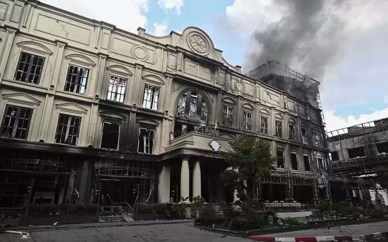 حريق يودي بحياة 19 شخصا بفندق