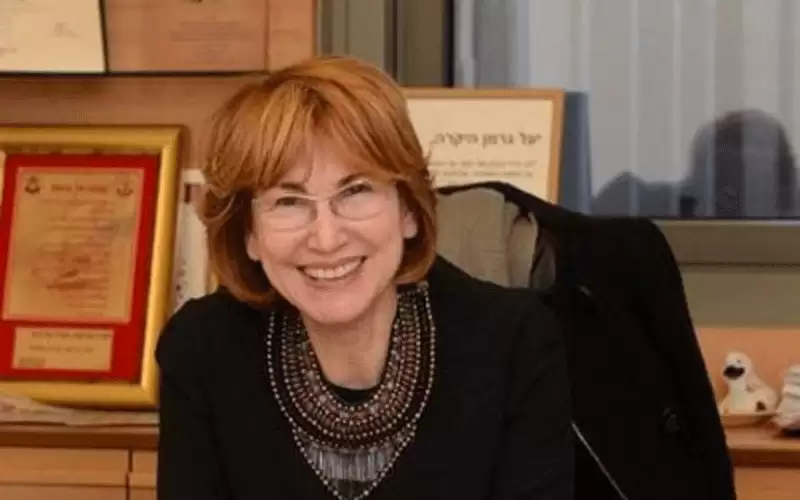 لم استقالت سفيرة إسرائيل في فرنسا؟