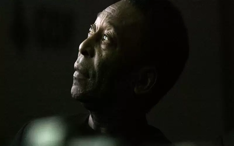 بيليه إلى الأبد.. . دراما كروية