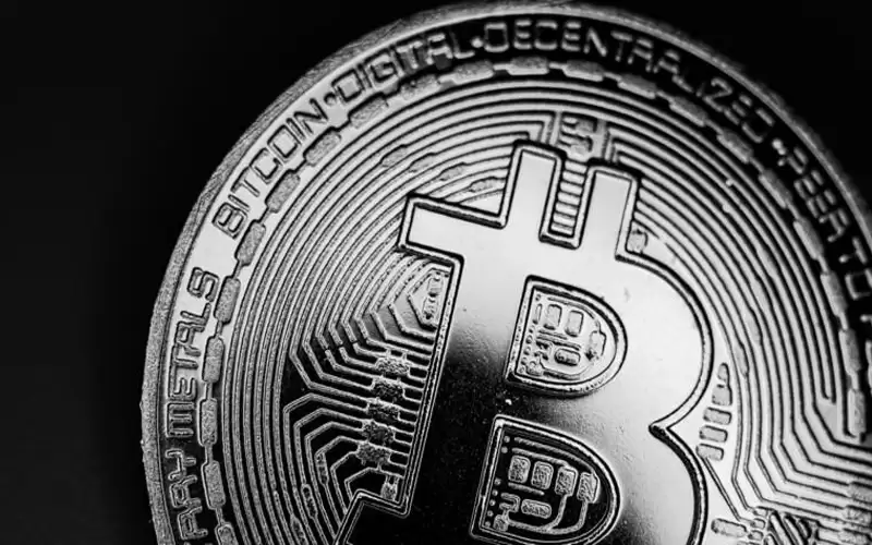 بيتكوين تتجه لتسجيل أسوأ أداء سنوي