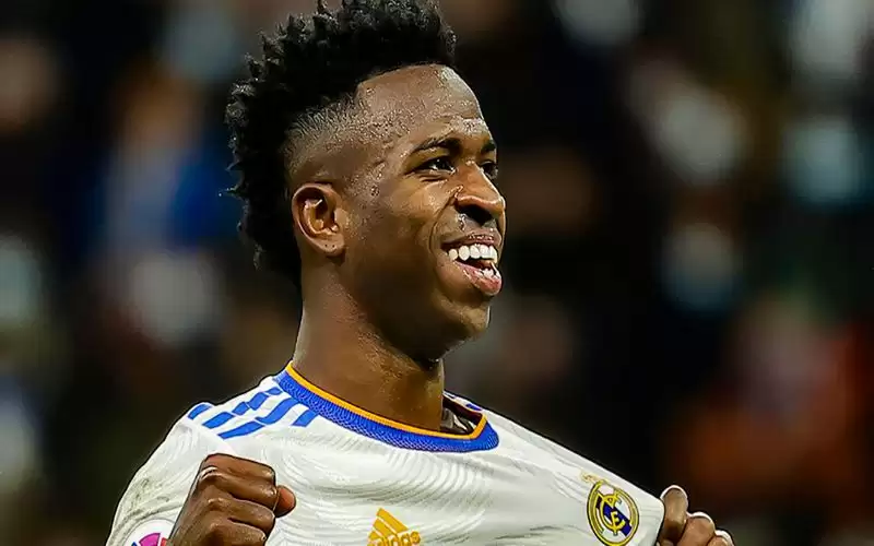 فينيسيوس يندد مجددا بالعنصرية في الملاعب