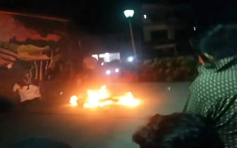 بتهمة السرقة.. إحراق رجل حيا في