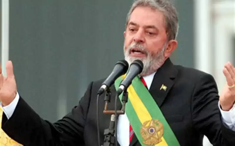 سيلفا بالوشاح الرئاسي